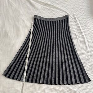 Ann Taylor Black & Grey Pleated A-Line Skirt SMALL